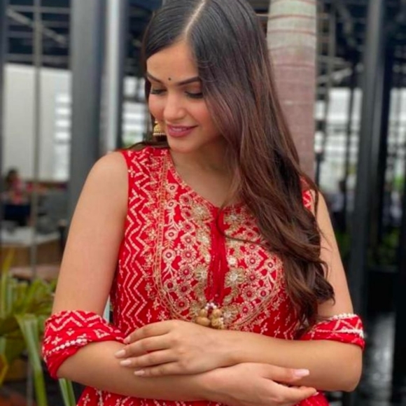 Exclusive women's ethnic wear - Picture 3 of 4